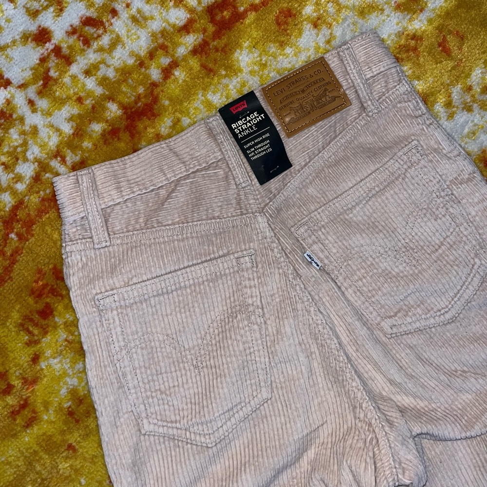 NWT Levi’s Ribcage Straight Ankle Corduroy Pants